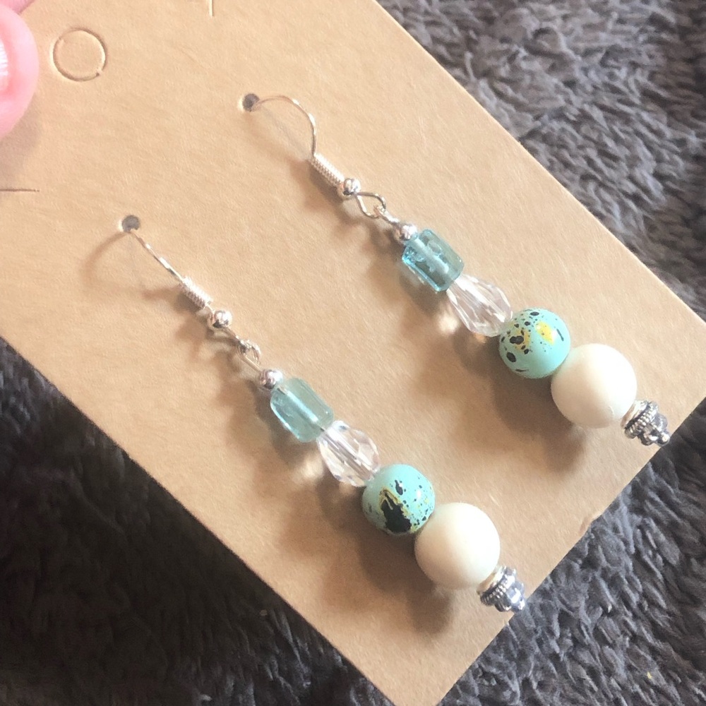 Handcrafted art glass sea glass beaded dangle earrings - Picture 1 of 4